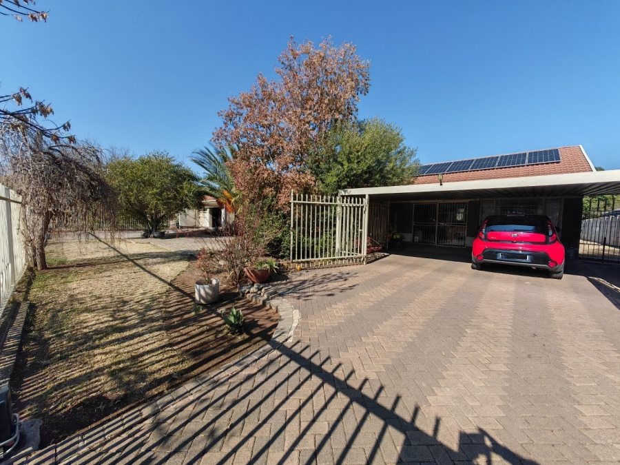 5 Bedroom Property for Sale in Pellissier Free State